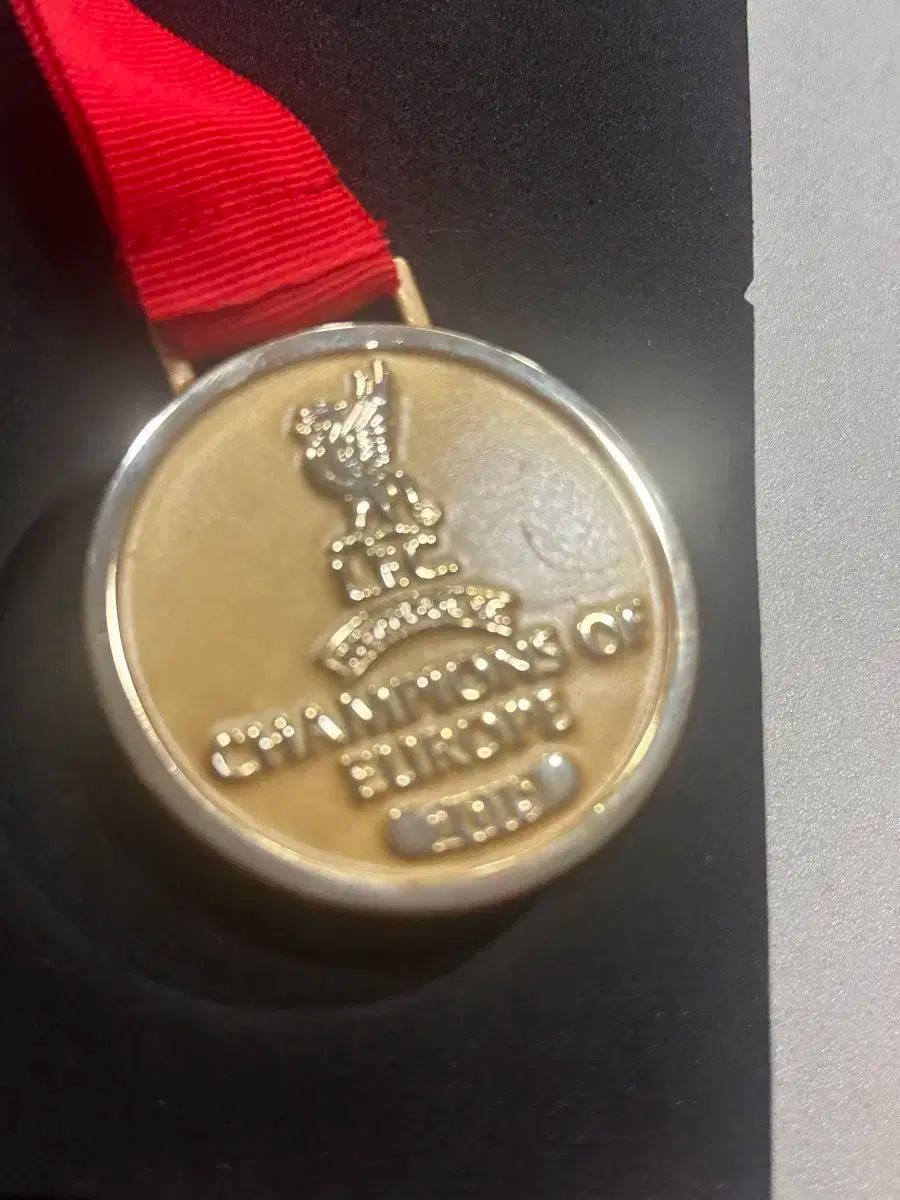 最大50％お値引でご案内。 リヴァプール チャンピオンズリーグ 優勝 メダル 2019 【最短翌日配送】