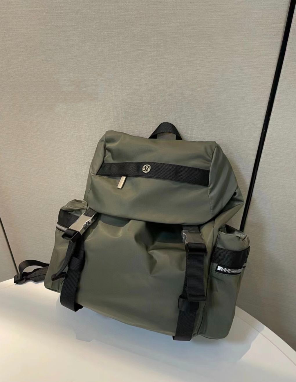 新品未使用タグ付き人気ルルレモンバックパックリュック男女兼用lululemon Wunderlust Backpack