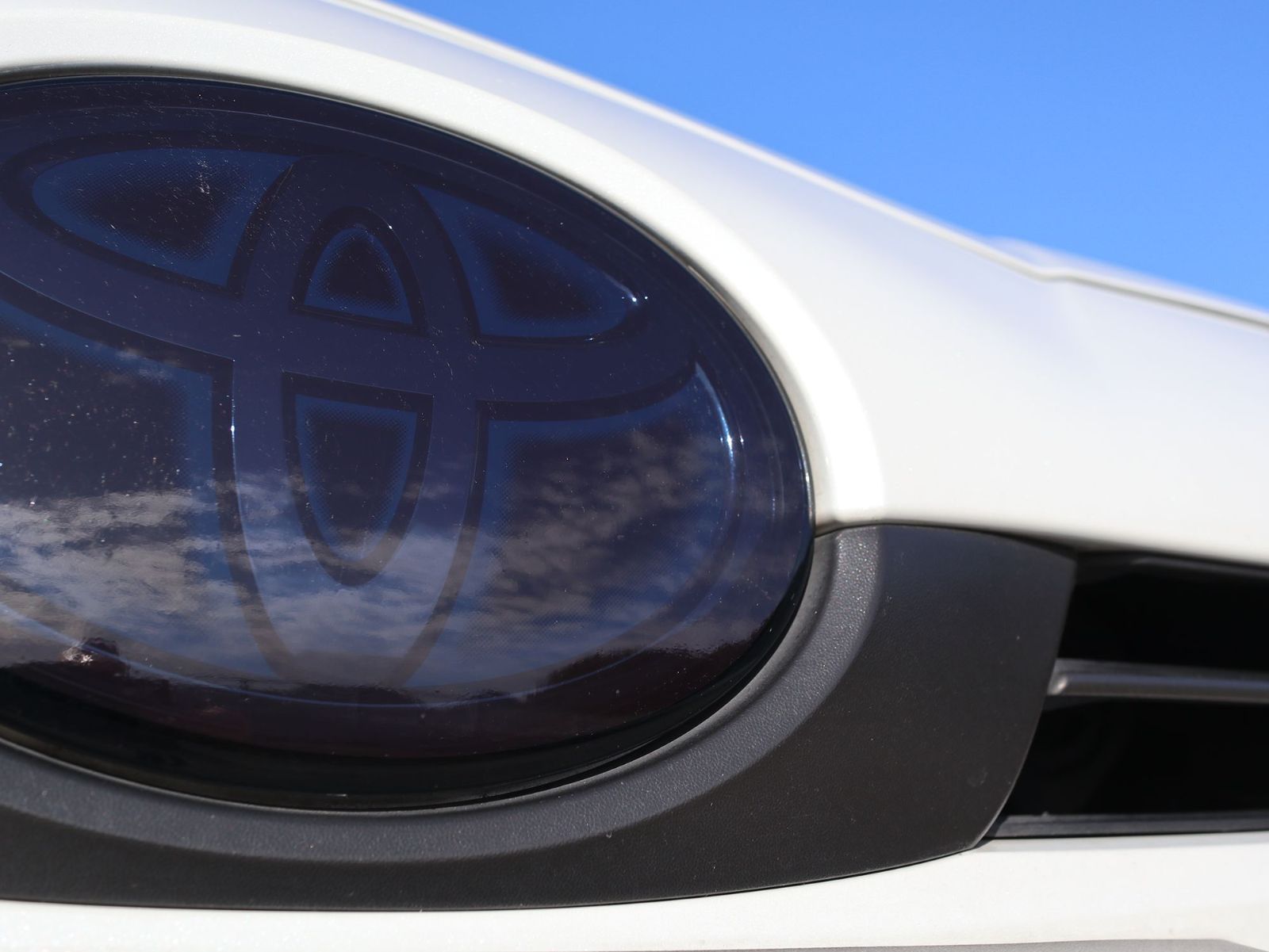 Tint+再利用Okエンブレム スモークフィルム後期プリウス50(スモーク20％)  ZVW50/ZVW51/ZVW55 vvw zvw50 zvw51