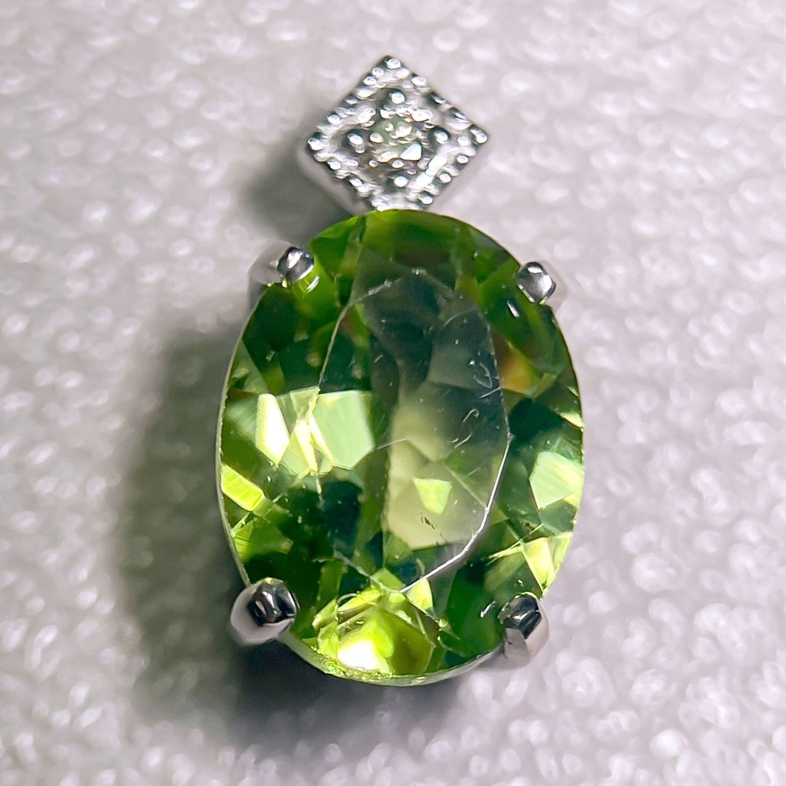 JN329 Pt900 6x8mmオーバル ペンダントトップ部分のみ - メルカリ
