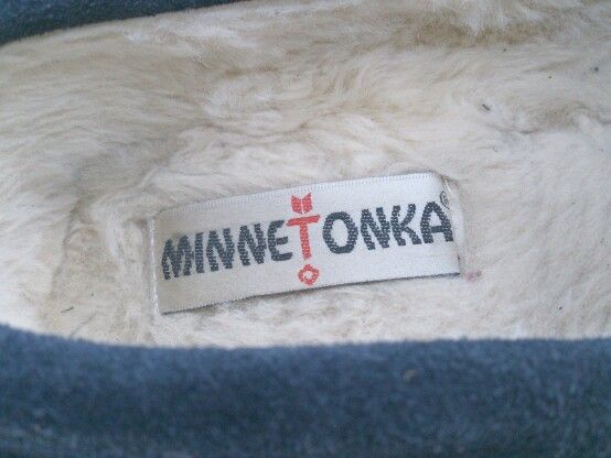 ◇ Minnetonka ミネトンカ 内ファー 40608 モカシンシューズ ローファー シューズ サイズ6 ネイビー レディース E  【1306050023297】