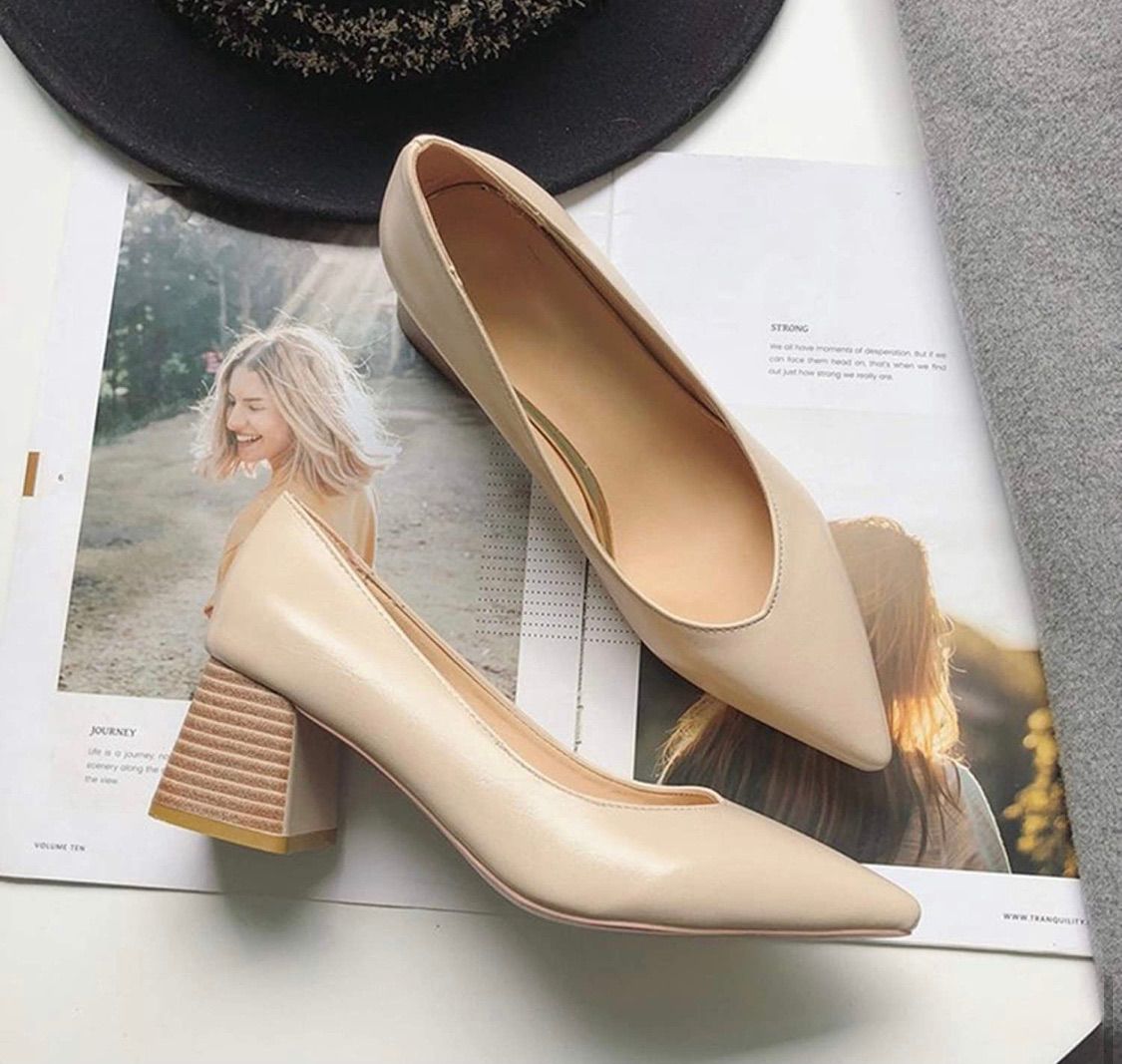 メルカリshops ポインテッドトゥ パンプス ヒール 脱げない おしゃれ スムース歩きやすい美脚