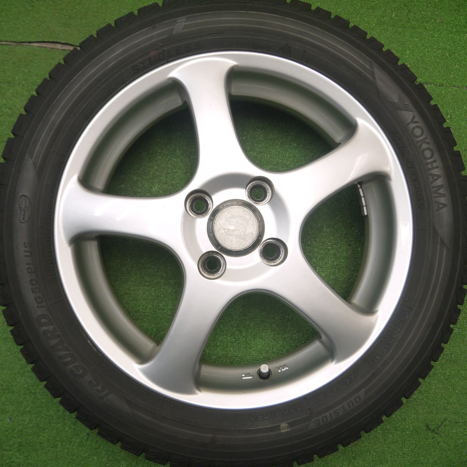 送料無料] バリ溝！キレイ！9分☆スタッドレス 165/60R15 ヨコハマ 