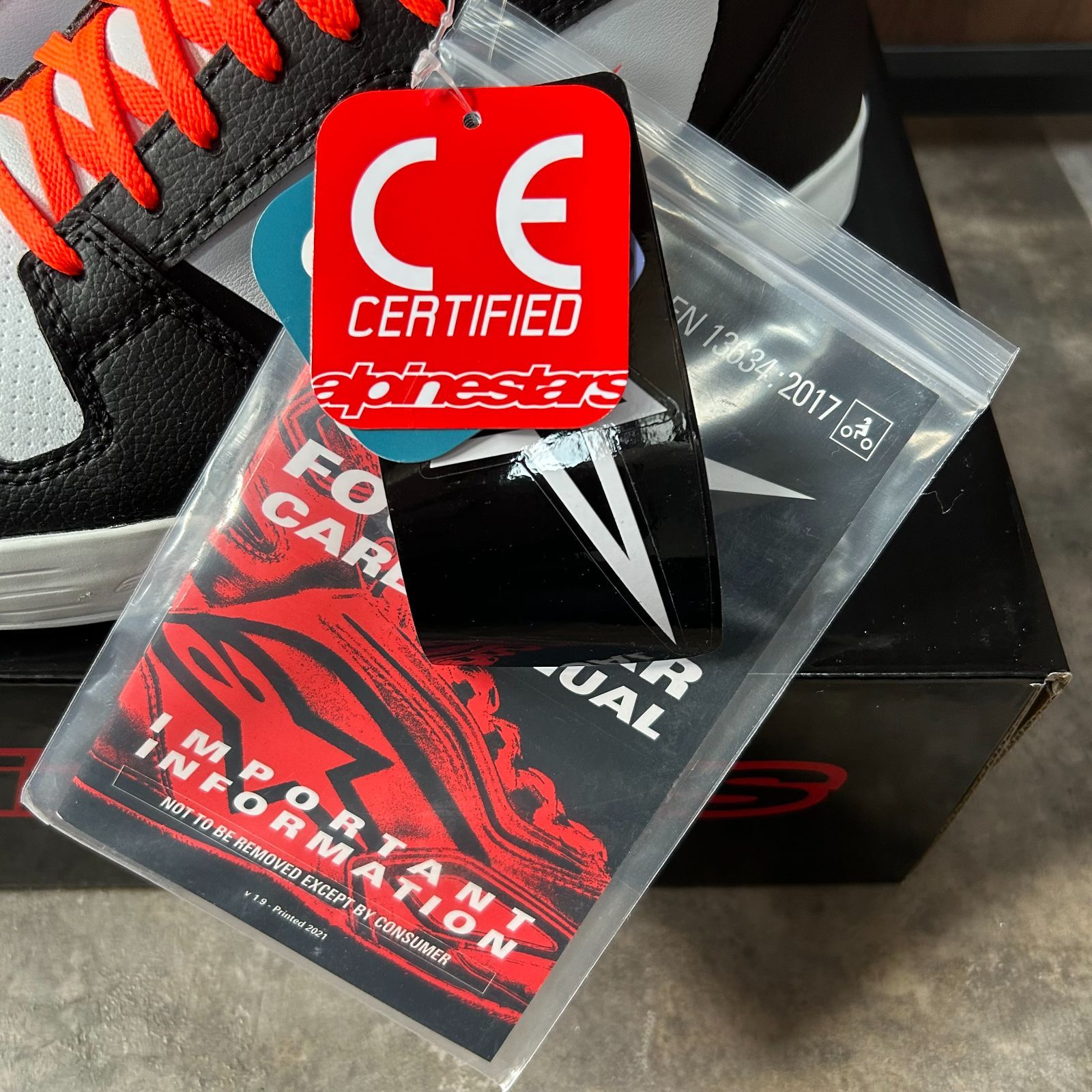 アルパインスターズ AXIOM SHOE ASIA 1231 BLACK WHITE RED FLUO