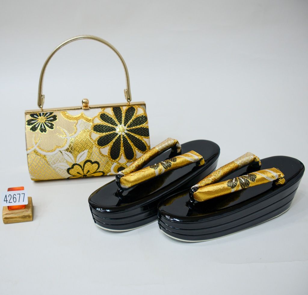 草履バッグセット 帯地 三段 フリーサイズ 24cm 適合足サイズ22.5～24.5cm 金色×黒色 振袖 成人式 結婚式 NO42677
