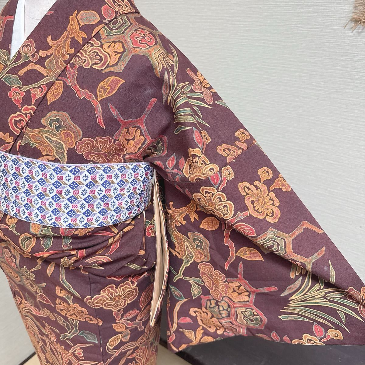 た11】正絹 小紋 焦茶地 更紗調 唐花文様 袷 古典柄 美品 - メルカリ