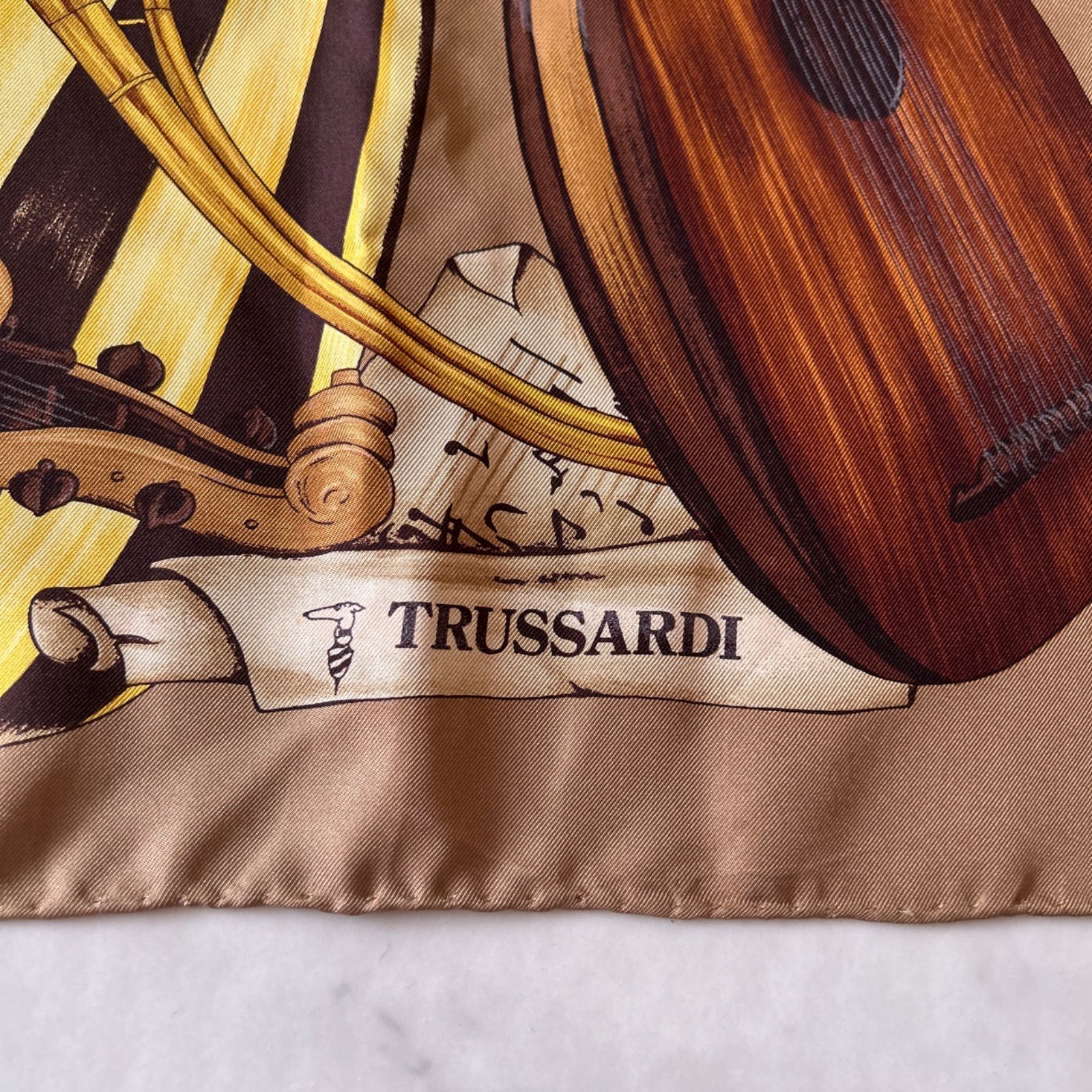 未使用 Trussardi トラサルディ シルク 大判スカーフ 楽器柄