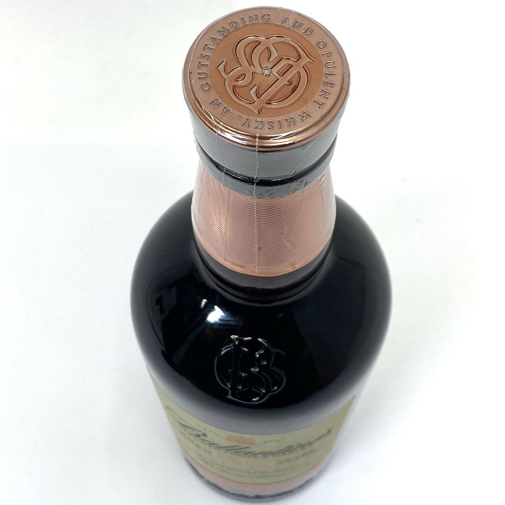 Ballantine's 30年 ブレンデッドスコッチウイスキー 700ml Ballantine's バランタイン 30年 デコレーションボトル 700ml×1
