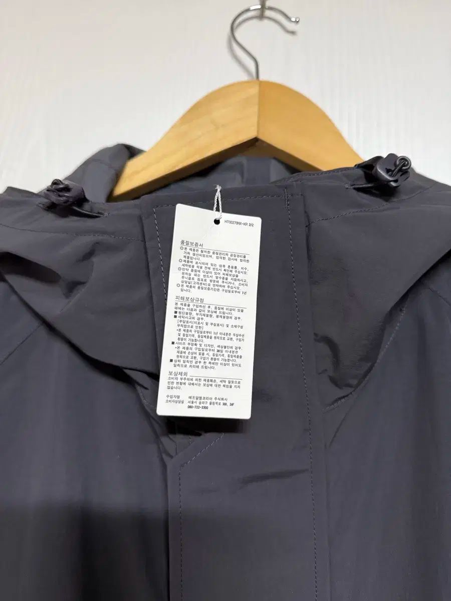 ユニクロ U ブロックテック ユーティリティ パーカ 出品 (ダーク