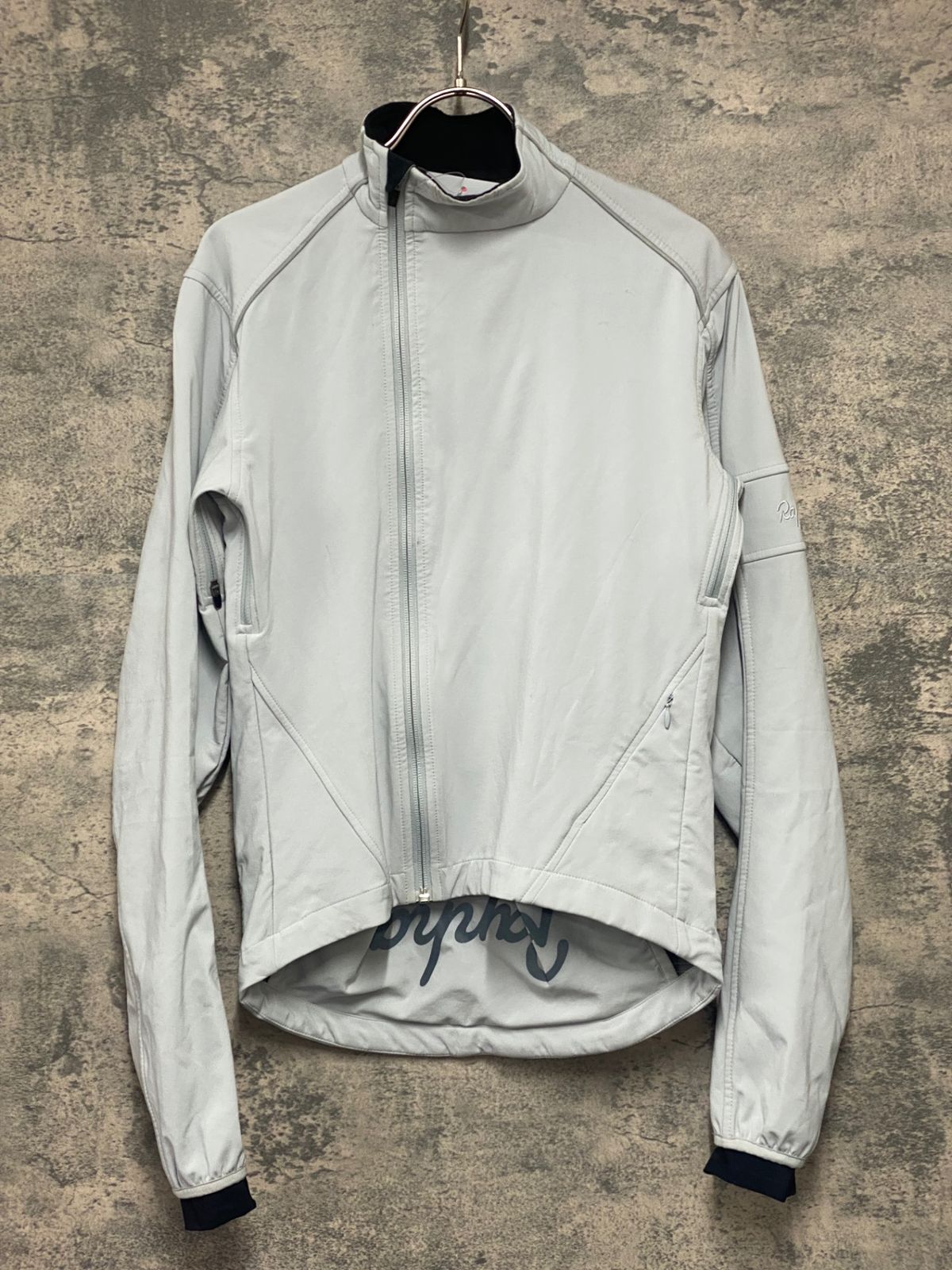 IZ893 ラファ Rapha CLASSIC SOFTSHELL JACKET 長袖 サイクルジャケット グレー XS ※汚れ