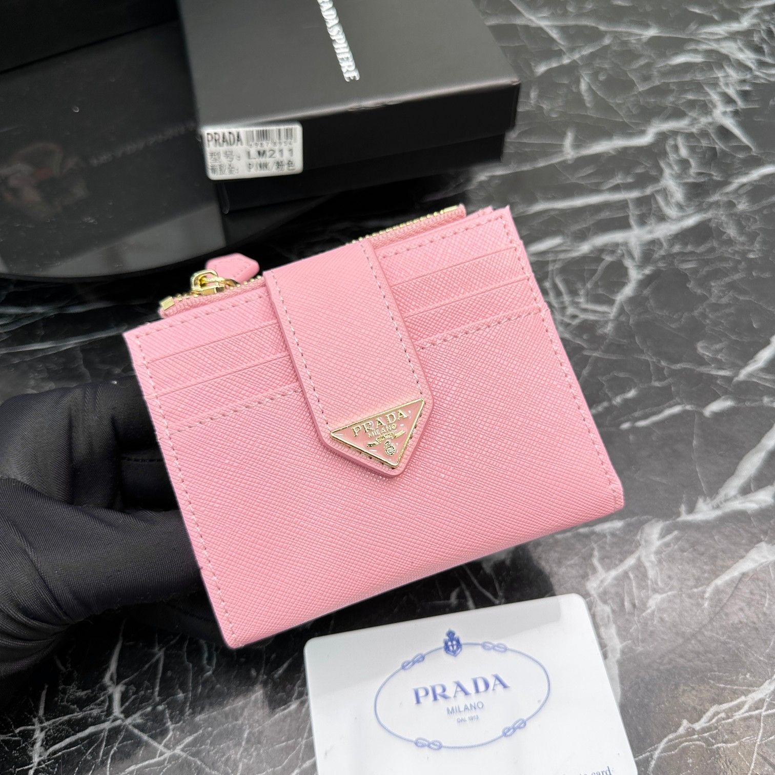 新品未使用】プラダ（Prada）二つ折り財布 ピンク - メルカリ