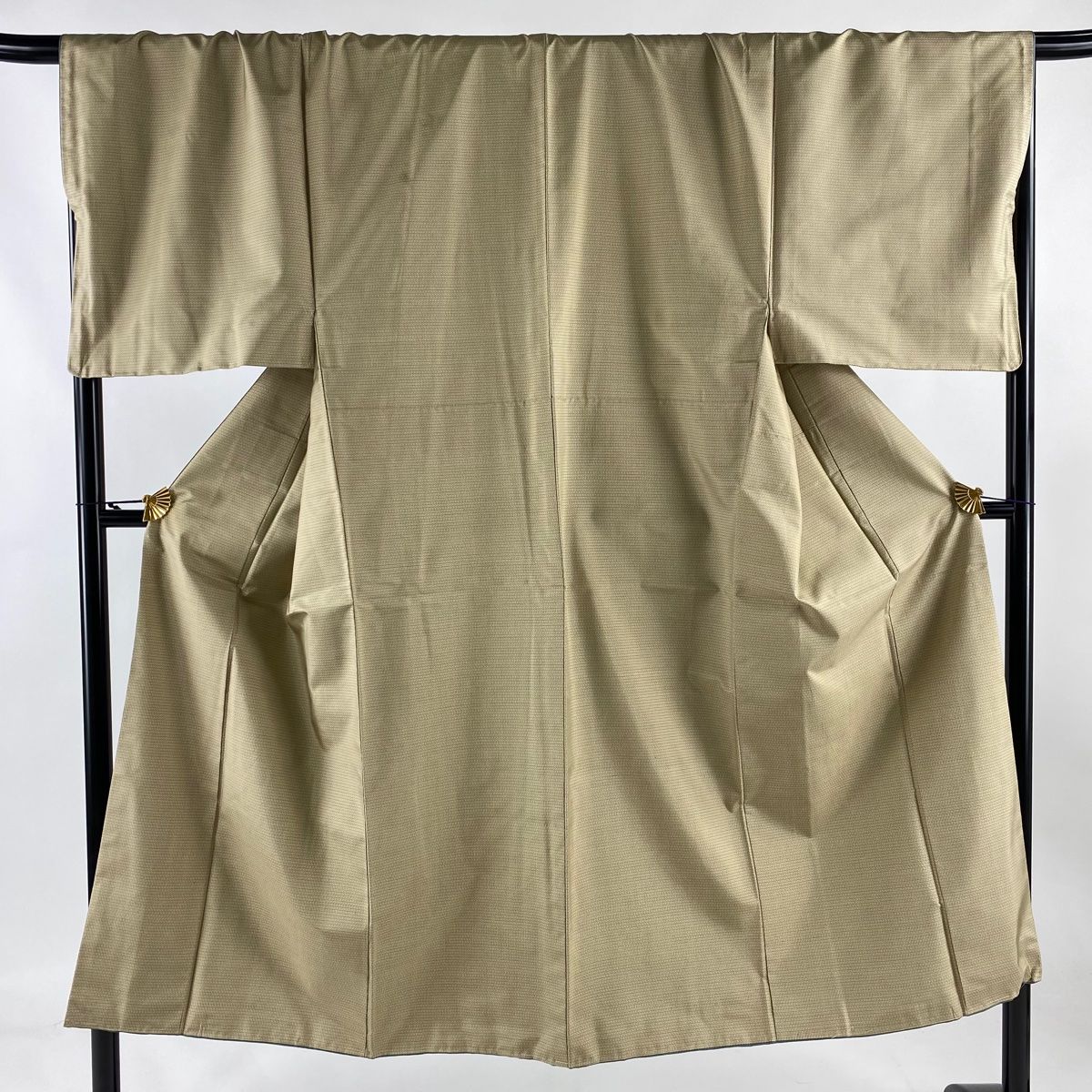 男着物 身丈147cm 裄丈71cm M 袷 大島紬アンサンブル 証紙 亀甲絣 純草木染 ベージュ 正絹 名品