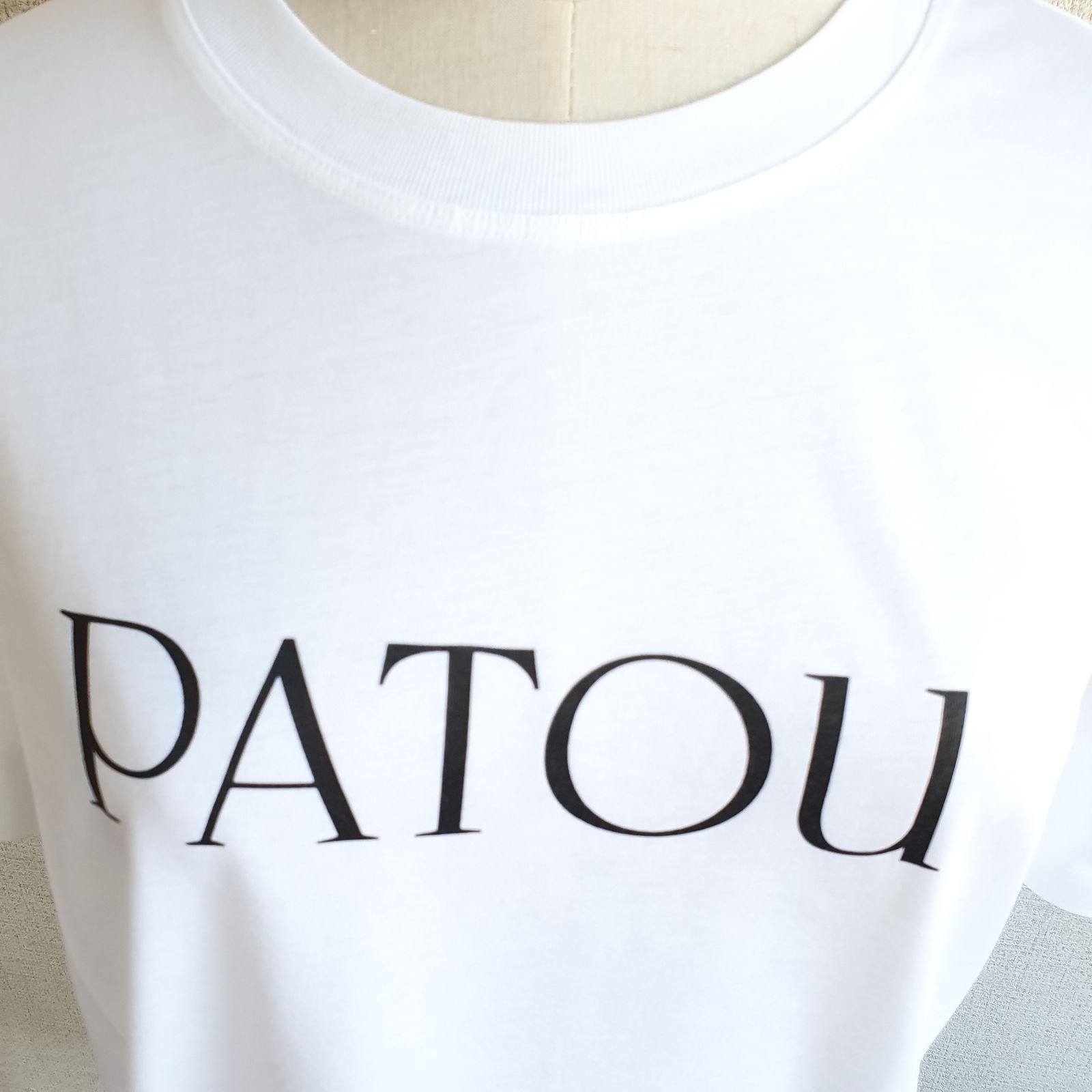 新品・未使用】PATOU パトゥ ロゴ オーガニックコットンTシャツ