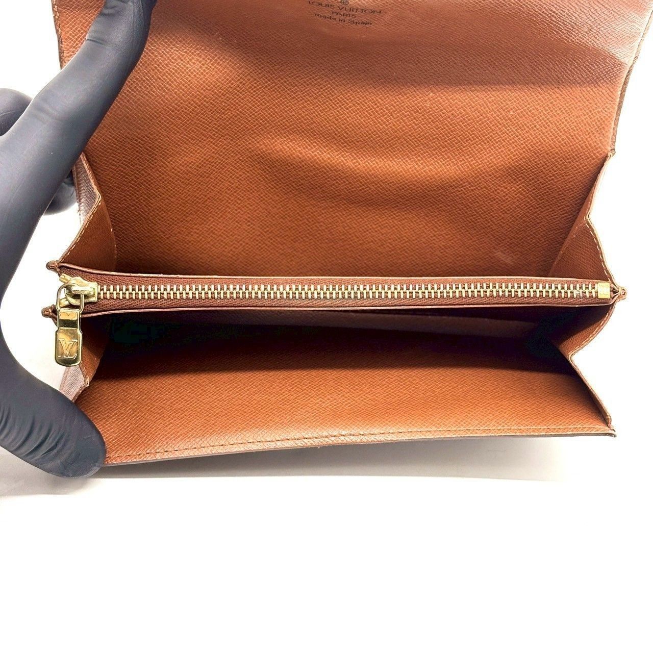 時を刻む洗練美】 LOUIS VUITTON ルイヴィトン 長財布 モノグラム