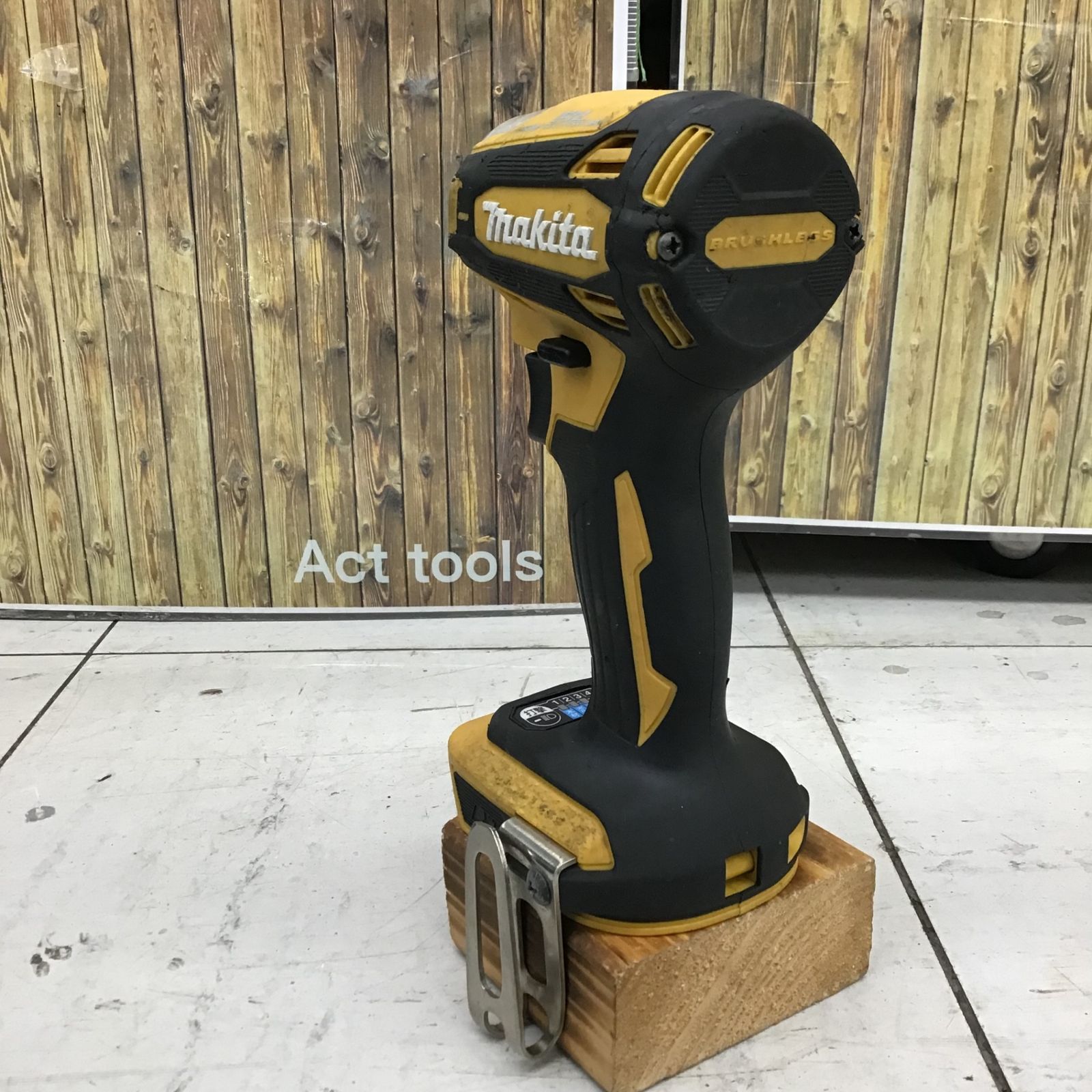 中古品】 マキタ/makita コードレスインパクトドライバー TD172DZFY 