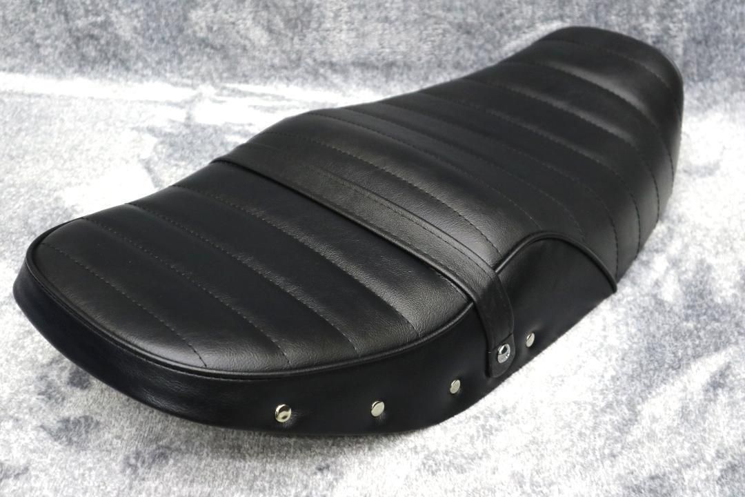 ゼファー1100 シート 黒皮 鋲打ち / あんこ抜き タックロール - メルカリ