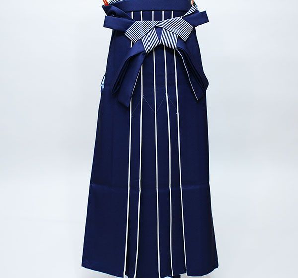 ♪IDnet即決♪ アンティーク 金彩籠目に蝶桜松模様刺繍振袖 最高級古典柄振袖 滝泰⁄最高級金彩刺繍絞り友禅 白⁄金⁄赤 菊柄 上品な