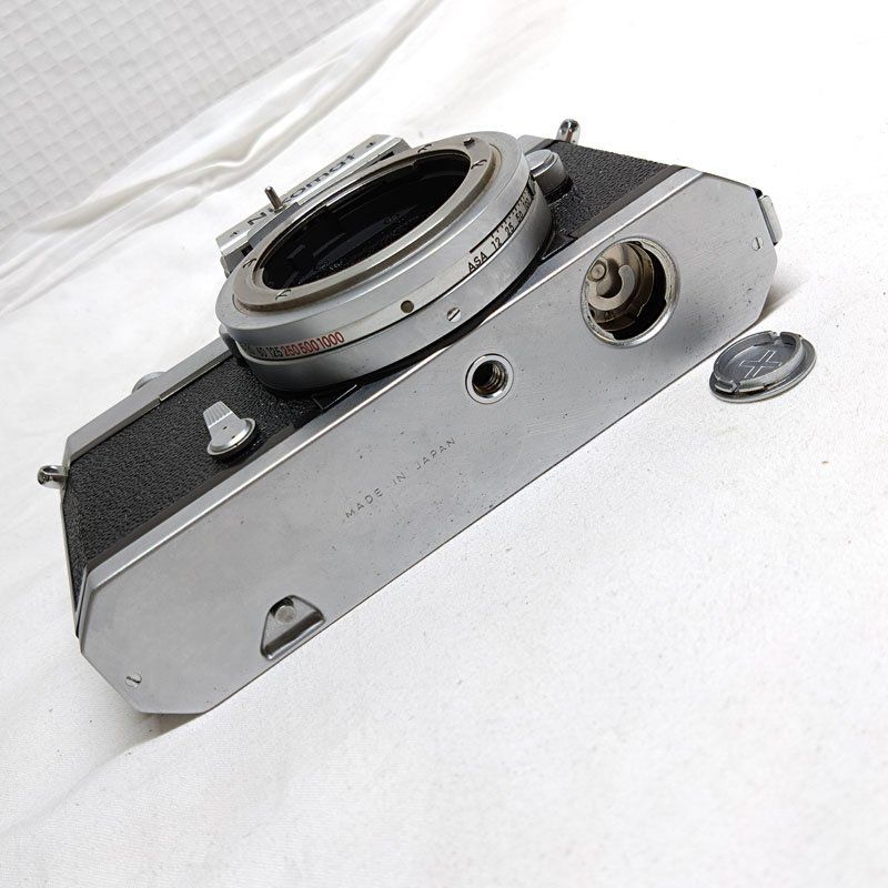 Nikomat FT2の使い方。Nikonの中級フィルム一眼レフカメラ使用