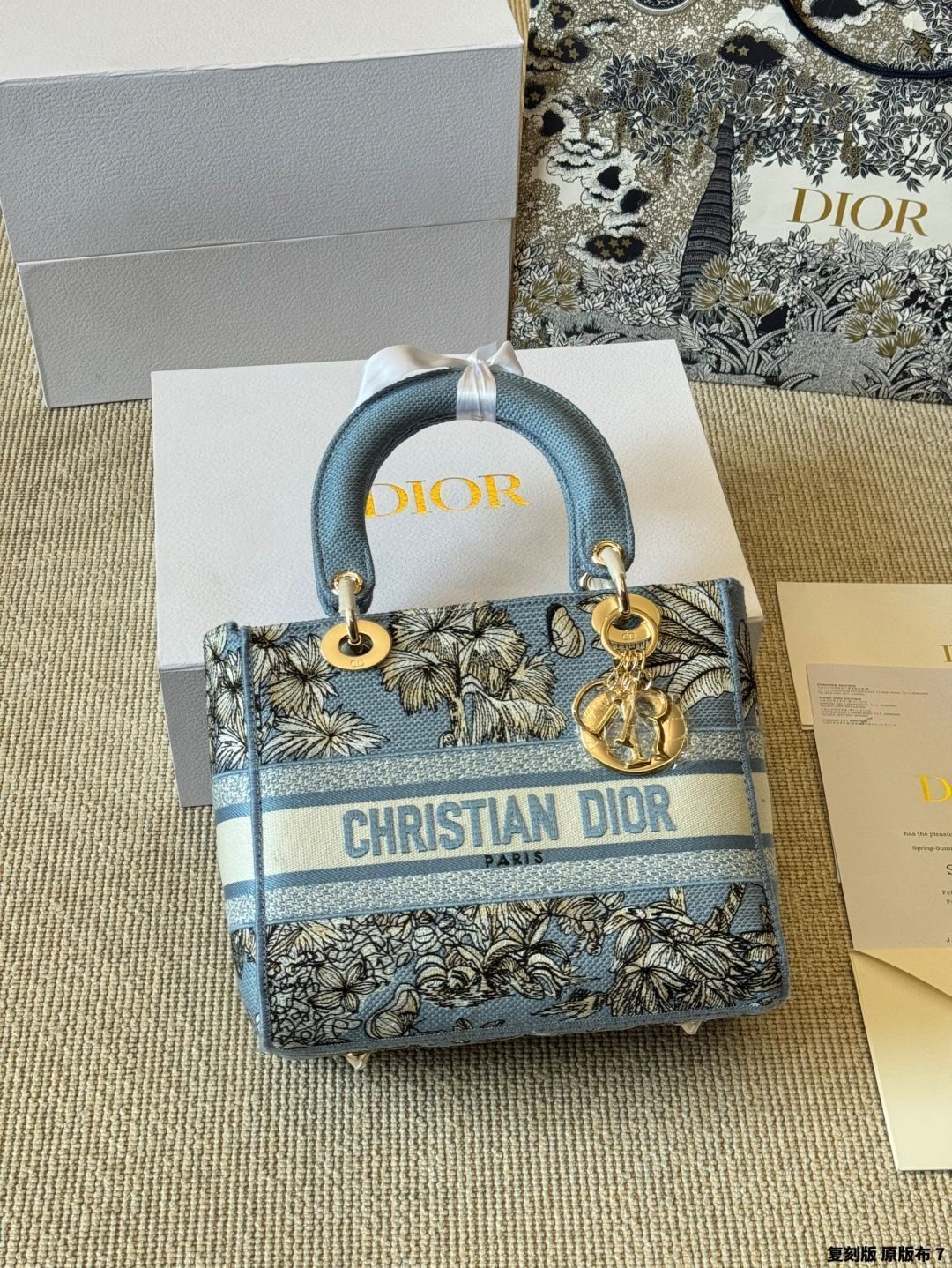 今日特価】Dior Lady D-Lite 刺繍バッグ スターズ同款 24cm 斜め