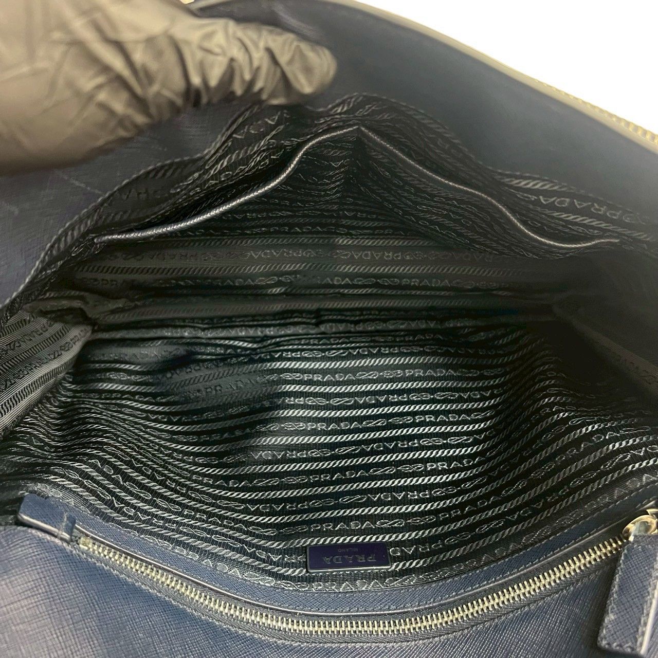 極 美品 希少品 PRADA プラダ 三角ロゴ 金具 サフィアーノレザー