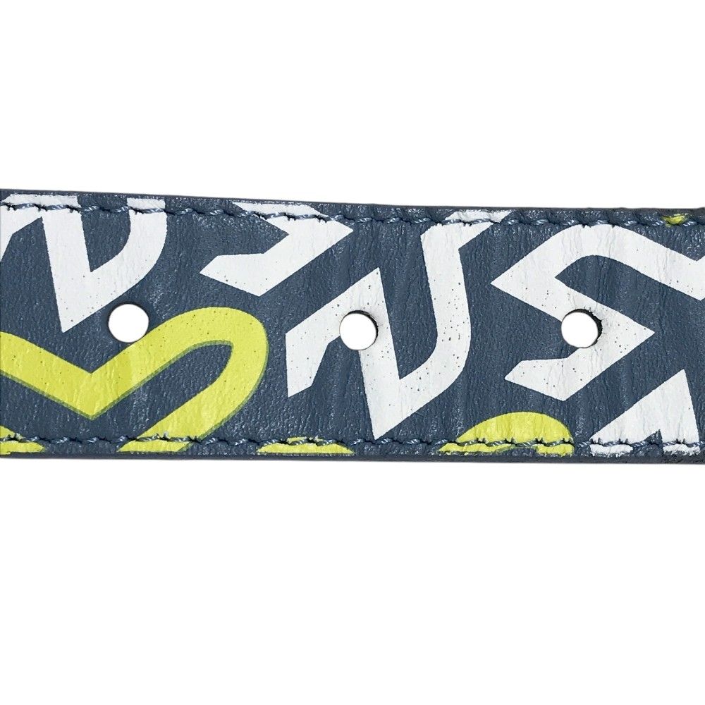 ベルト ロゴ総柄