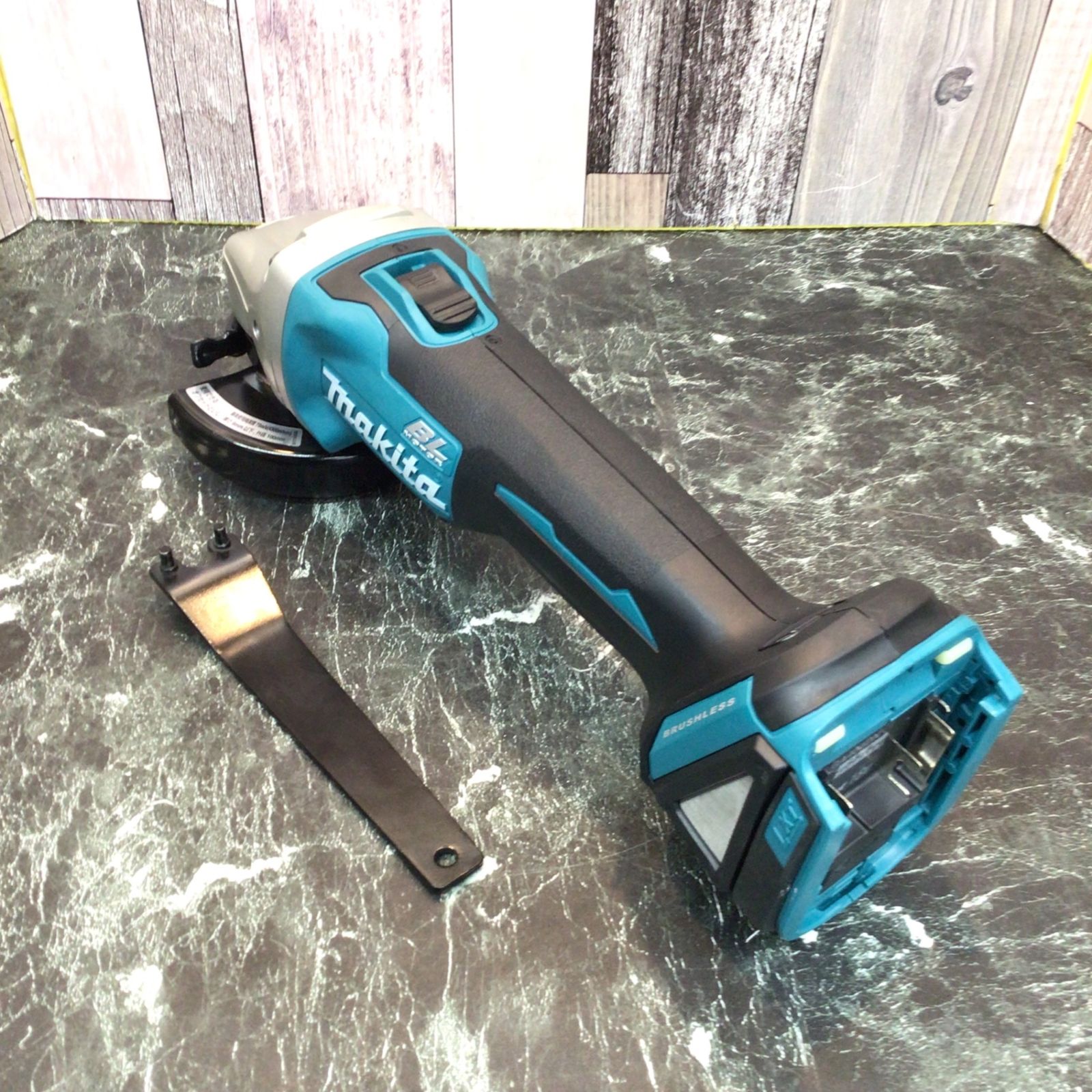 マキタ(makita) 100mmコードレスディスクグラインダ GA404DZN (GA404DN)【八潮店】