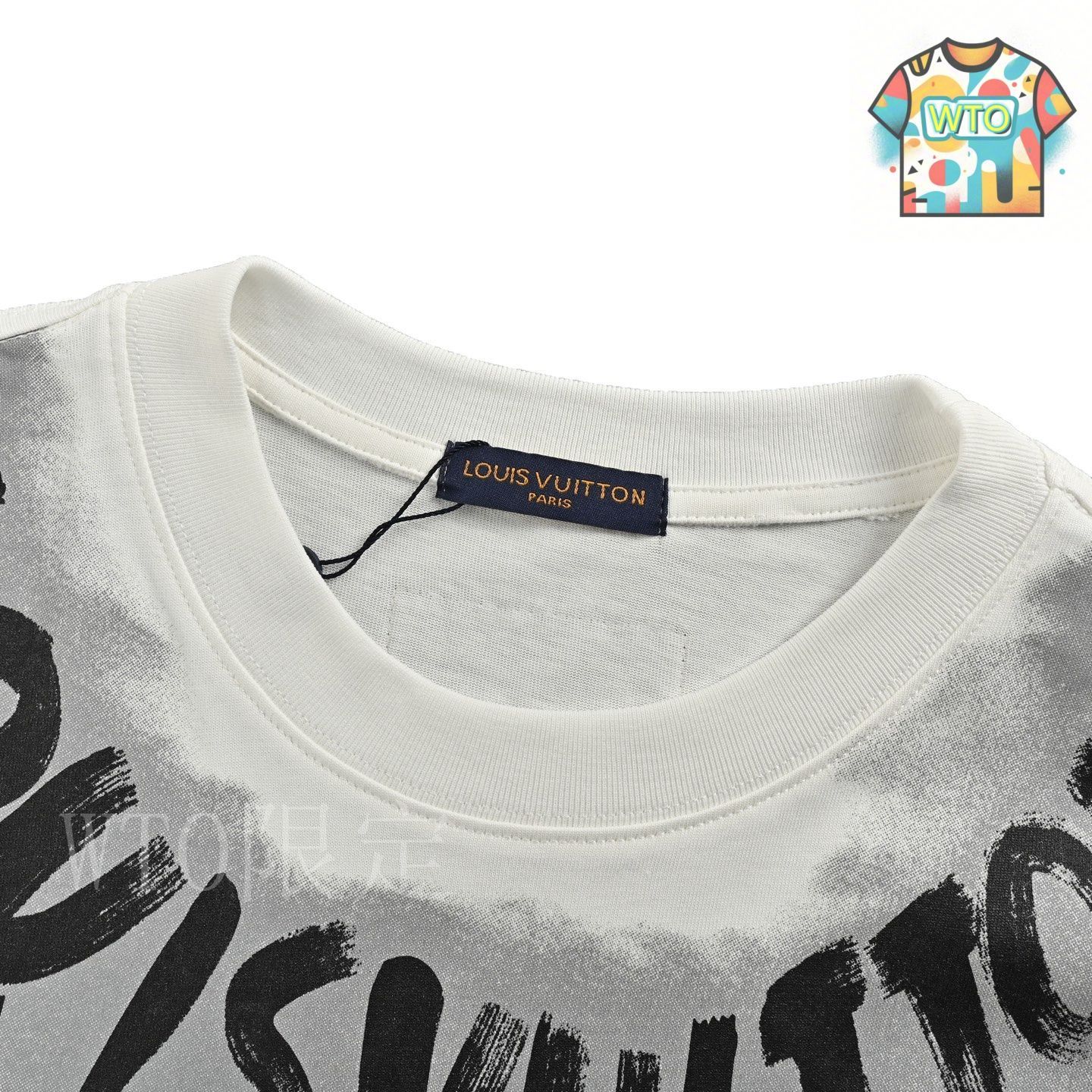 今日特価】Louis Vuitton 25ss ネックグラフィティプリント T