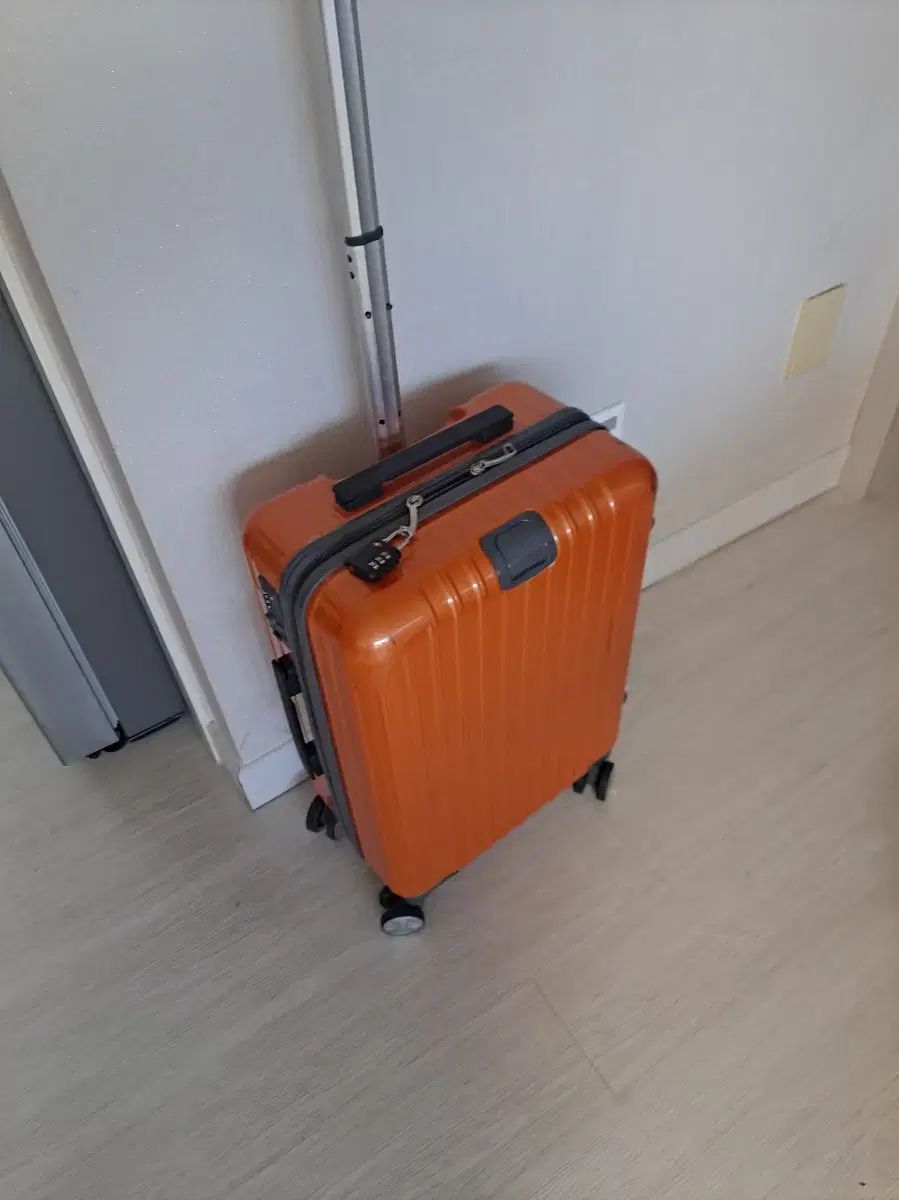 【雷市場（ポンジャン）商品韓国直送】 LG コンテンツ キャリーケース スーツケース