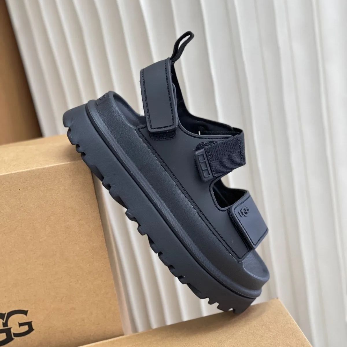 UGG アグ