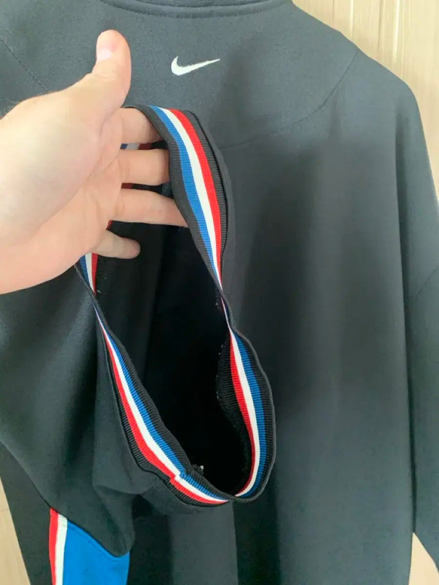 NIKE