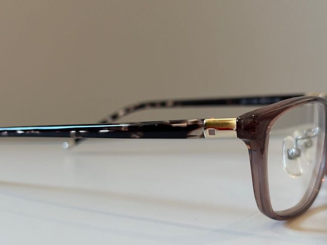 店頭引き上げ品 INDIVI インディヴィ メガネフレーム&ケース です 個性 アイウェア ハードケース スクエア