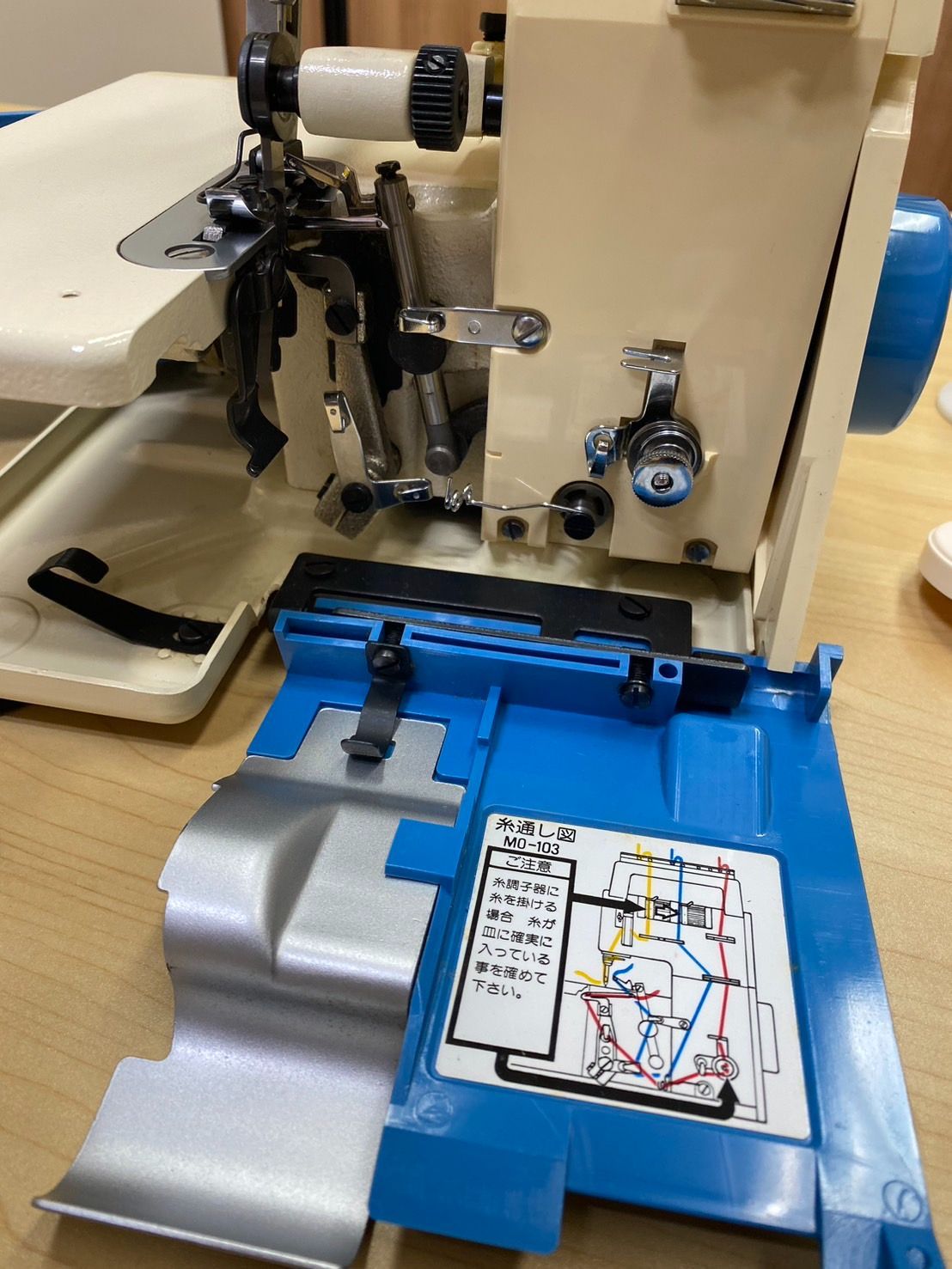 【お値下げ】JUKIロックミシン　MO-103  3本糸　【昭和レトロ】 JUKI MO-103 1針3本糸ロックミシン - メルカリ