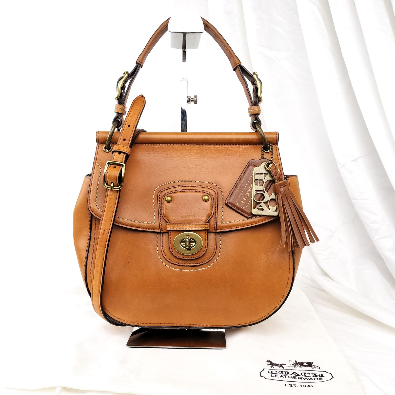 美品✨コーチ ニューウィリス　2wayショルダーバッグ　ハンドバッグ　タッセル 美品 COACH ニューウィリス ターンロック 2way ショルダーバッグ