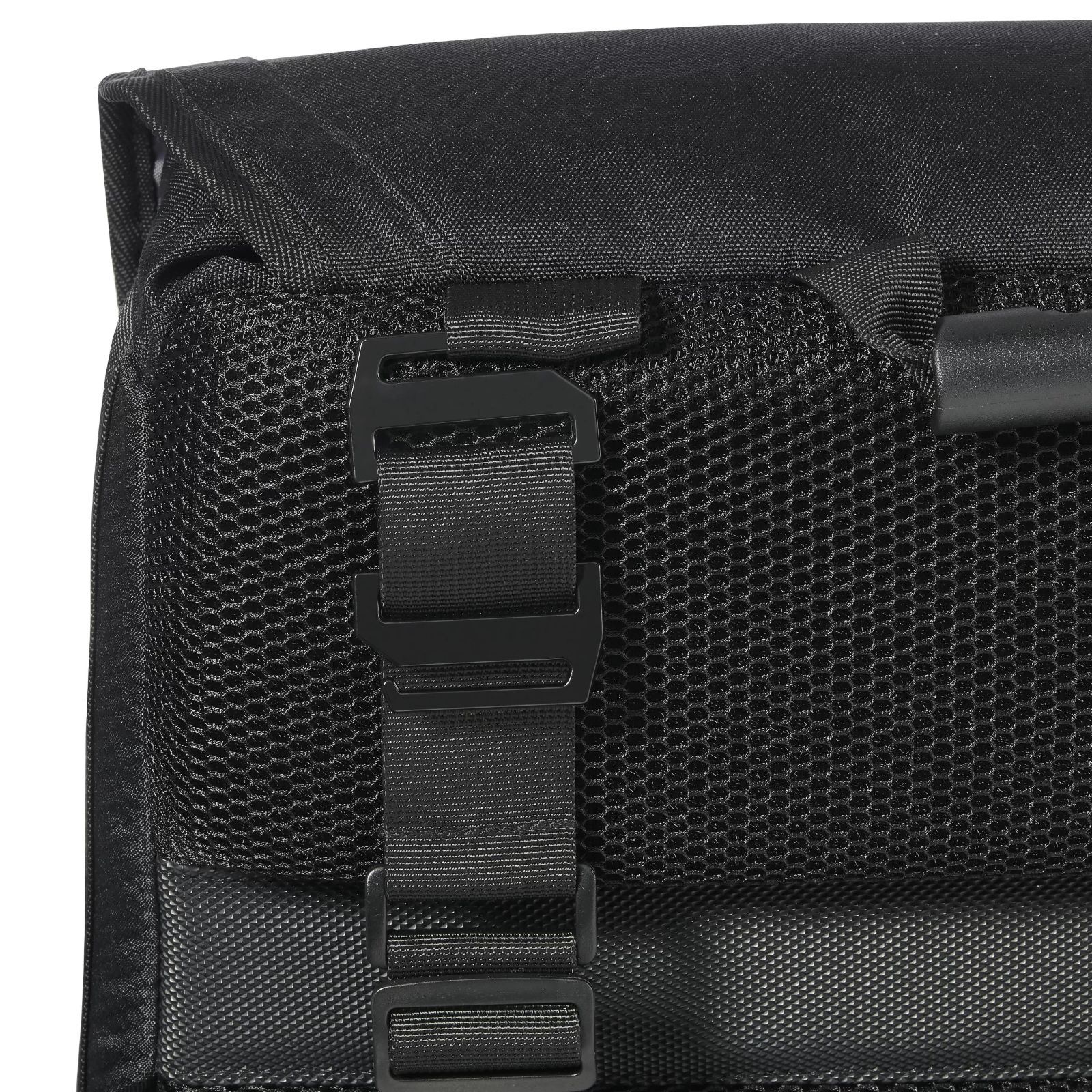 TRIUMPH トライアンフ 10L MESSENGER BAG - メルカリ