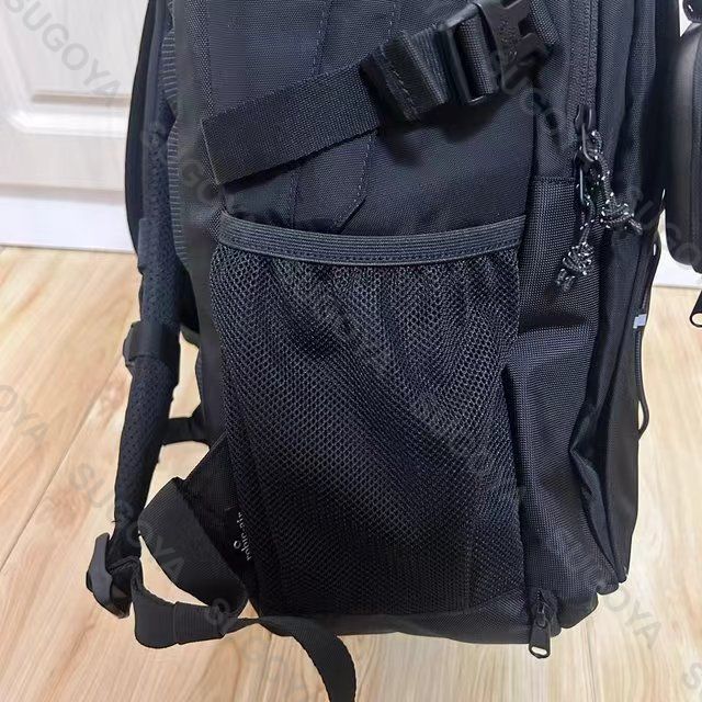 週末限定-500割引ノースフェイス ポーチ付き リュック バック 黒（新品 