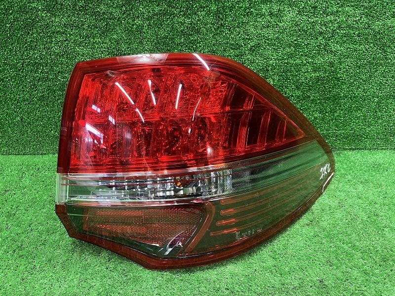 クラウン GRS201 右テールランプ・テールライト ロイヤルサルーン I