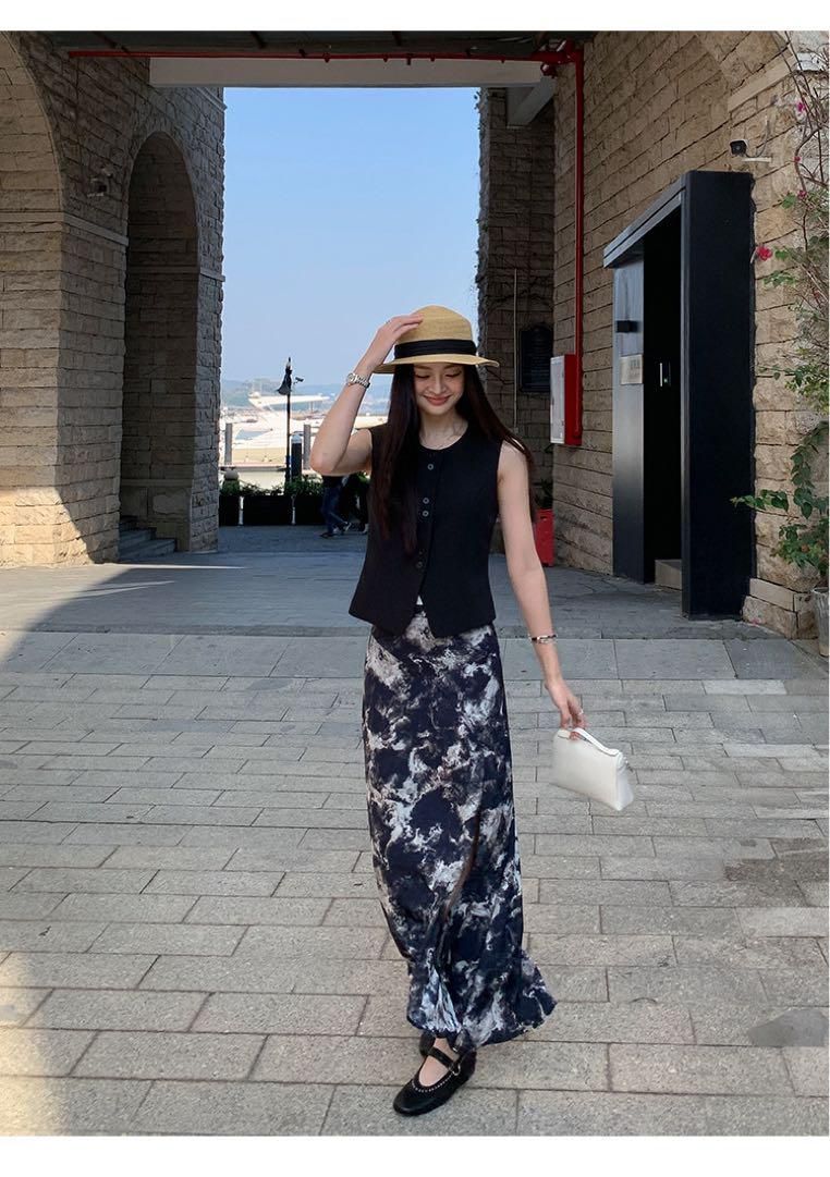 春のお出かけにぴったり♪花柄×スリットロングスカート