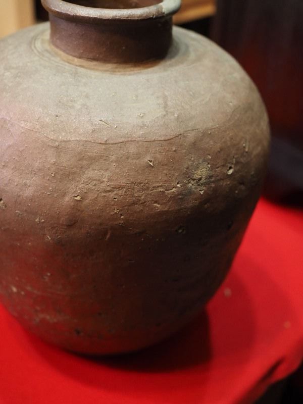 備前焼の壺 口縁部補修有