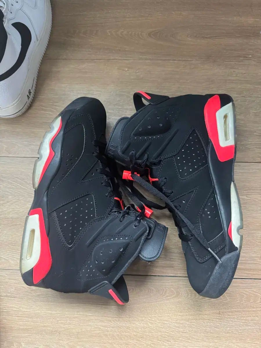 ジョーダン6 レトロ ブラック インフラレッド 270