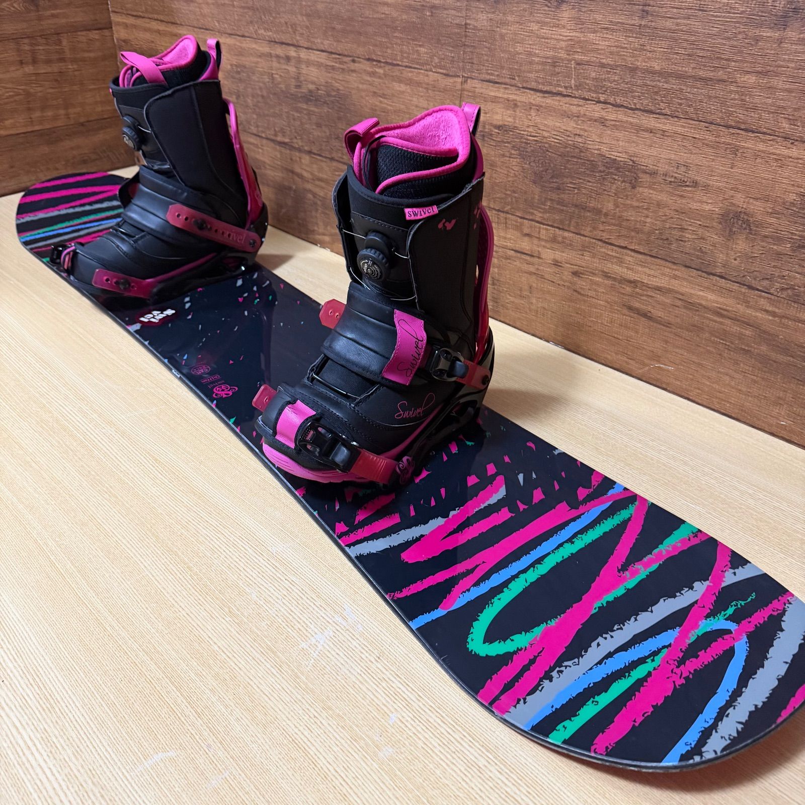 SWIVEL スウィベル レディース スノーボード 3点セット ボード 146 cm バインディング ブーツ 25 カワイイ おしゃれ