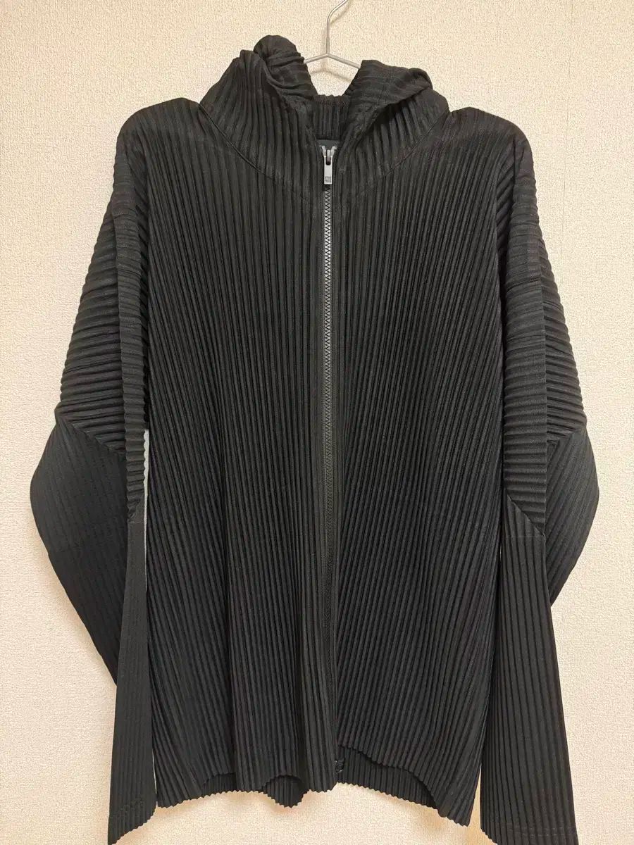 ISSEY MIYAKE イッセイミヤケ HOMME PLISSÉ オムプリッセ フード付き ジップアップパーカー 4 黒