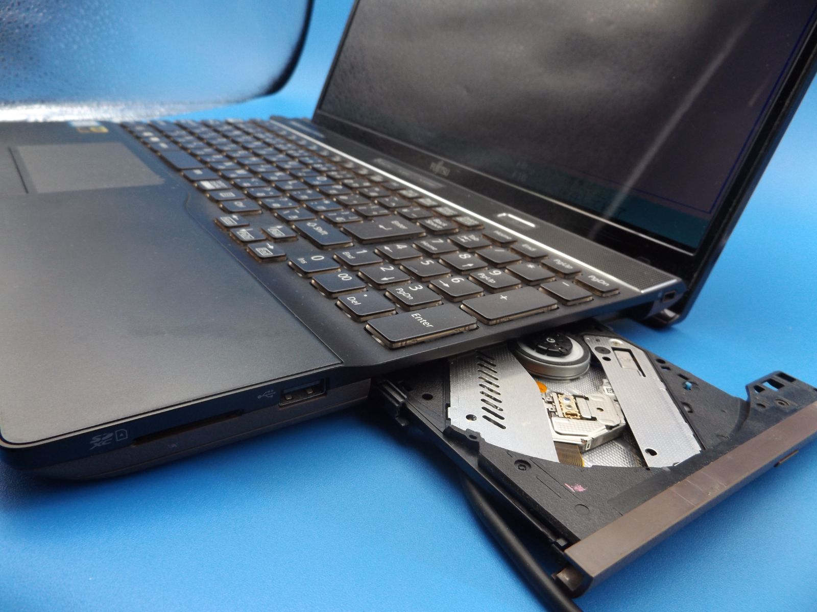 【ジャンク】富士通 LIFEBOOK AH53/B3 ジャンク】富士通LIFEBOOK AH53/B3 第8世代 Core i7-8550U Blu