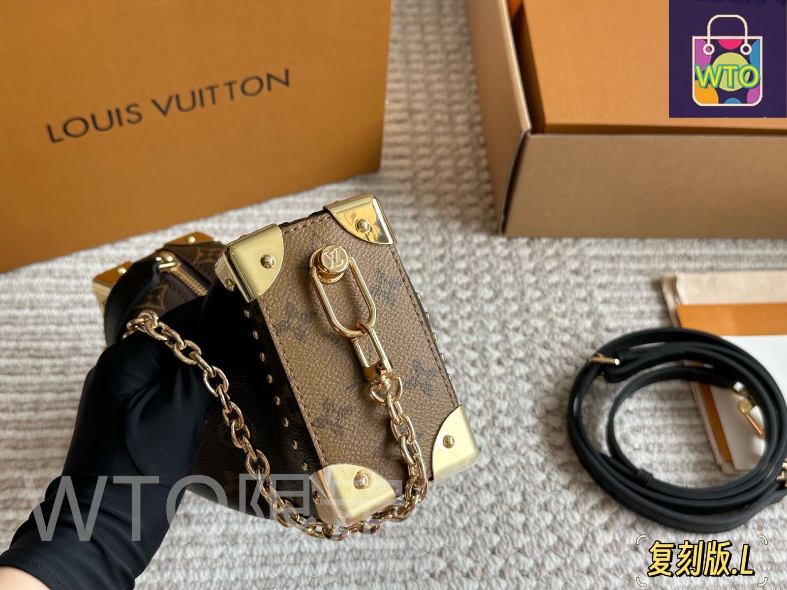 LOUIS VUITTON　箱付 LOUIS VUITTON ルイヴィトン モノグラムマルチカラー ポシェット