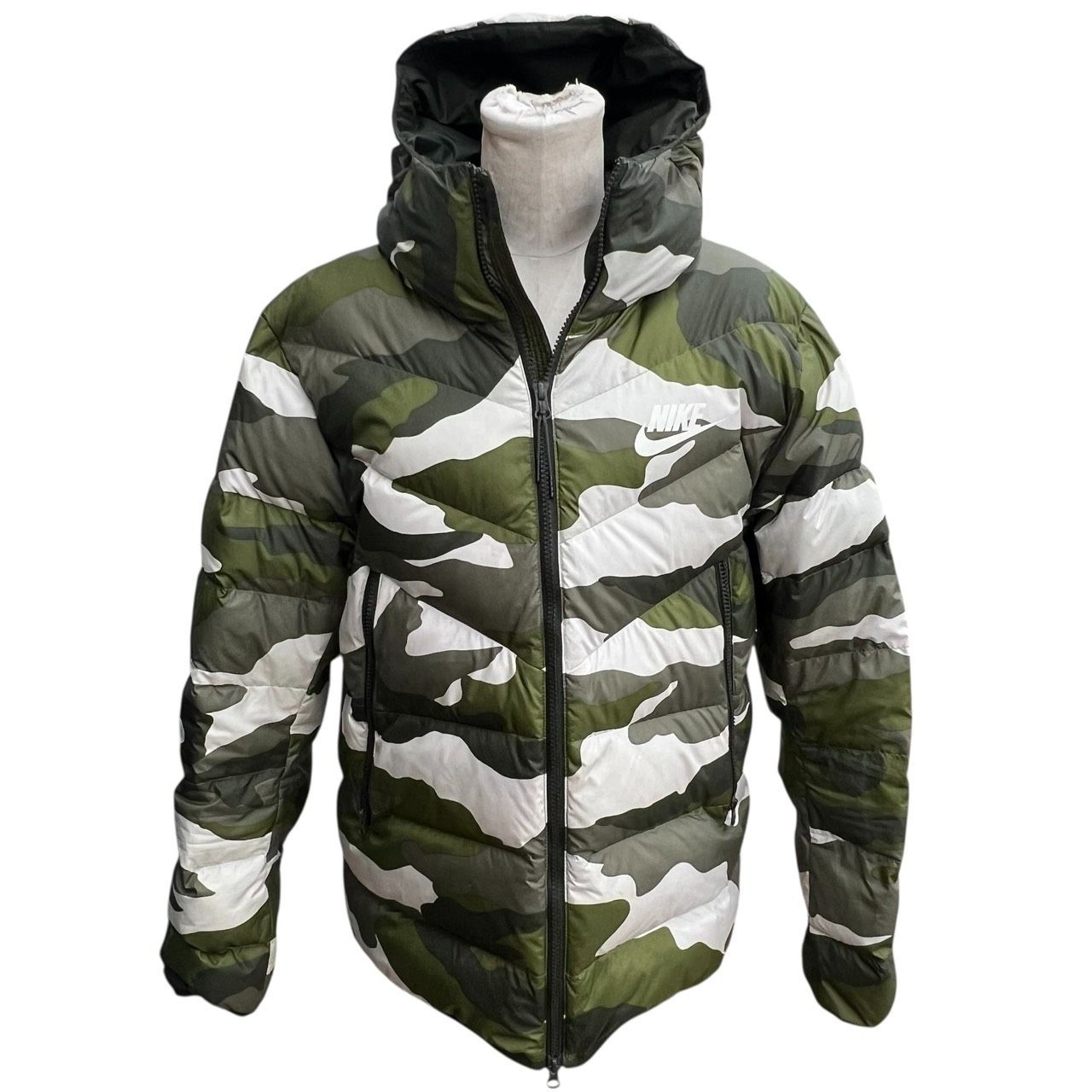 NIKE ダウンジャケット 迷彩 Nike カモフラージュ ダウンジャケット