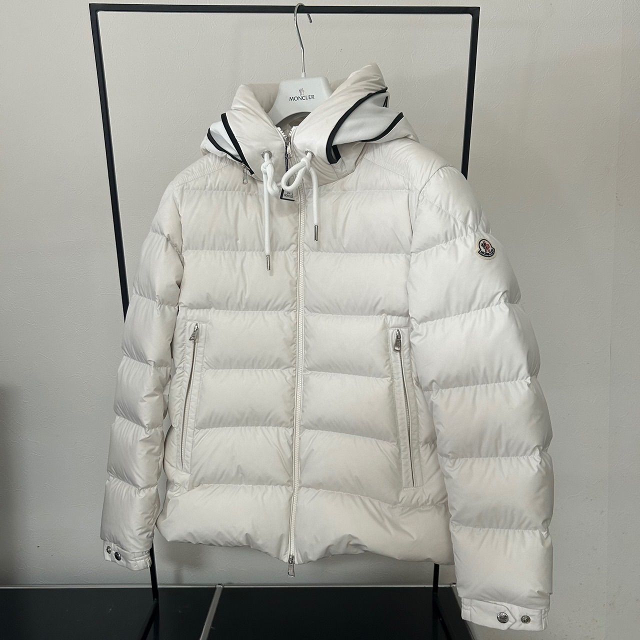 MONCLER モンクレール ダウンジャケット☆CARDERE☆ホワイト MONCLER モンクレール ダウンジャケット☆CARDERE☆ホワイト