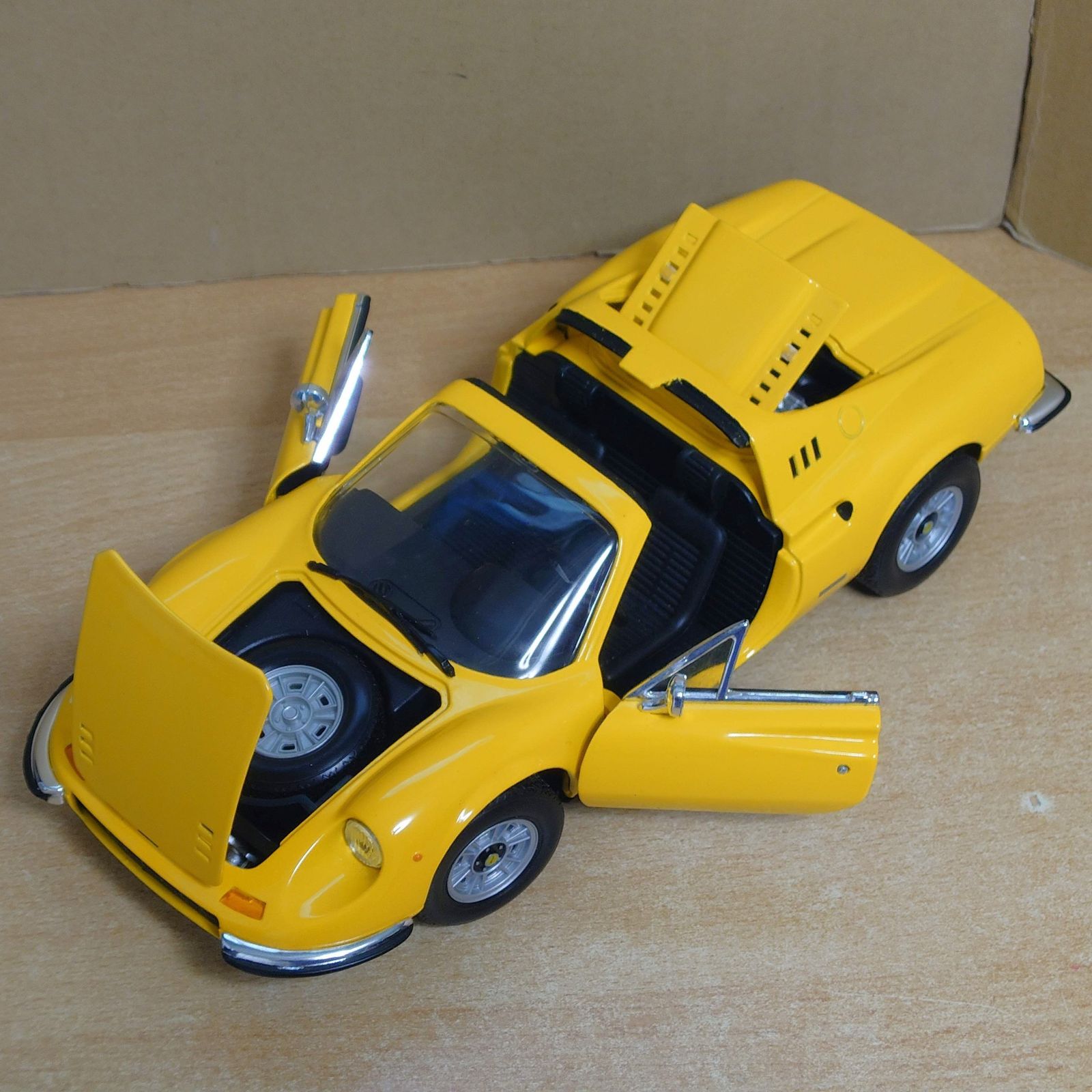 フェラーリ 1⁄18 Ferrari Dino ディーノ 0 1 レッド GT 246GT MCG製 