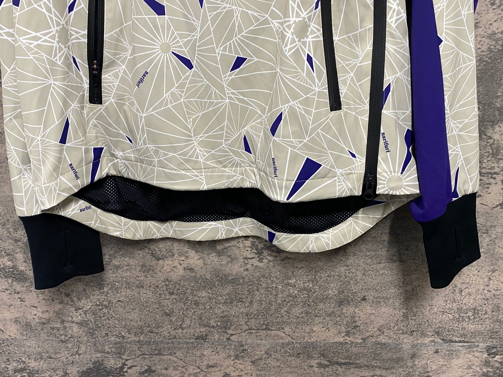 JJ498 ナリフリ narifuri NF2053 ダズル迷彩プルブレーカー 総柄 M