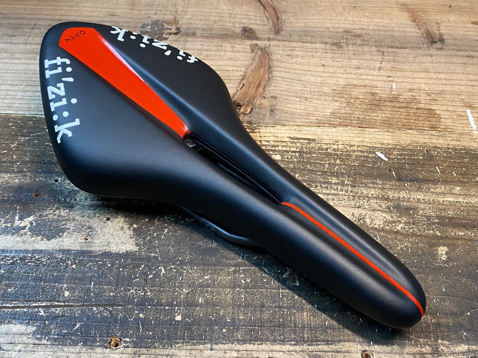 フィジーク Fizik アリオネ Arione R3 サドル 【公式通販】