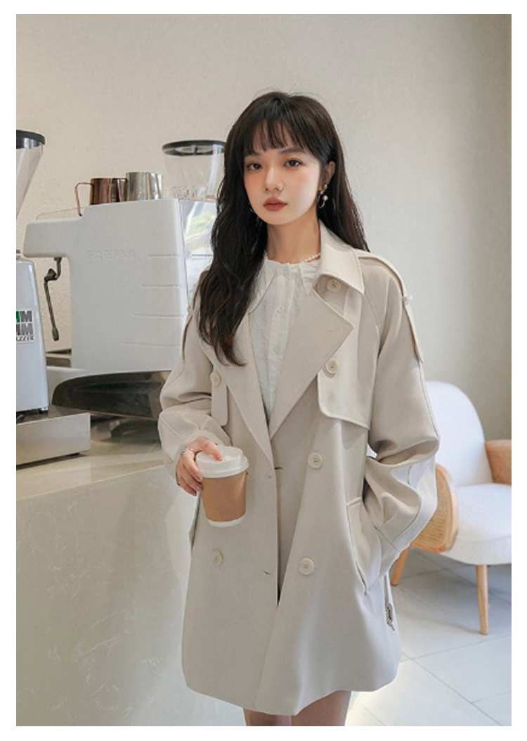 最終値下げ!!3月まで!!美品⭐︎ショート丈Aラインフードコート ライトカーキ カジュアル レディース ショートコート 就活 ベルト付き