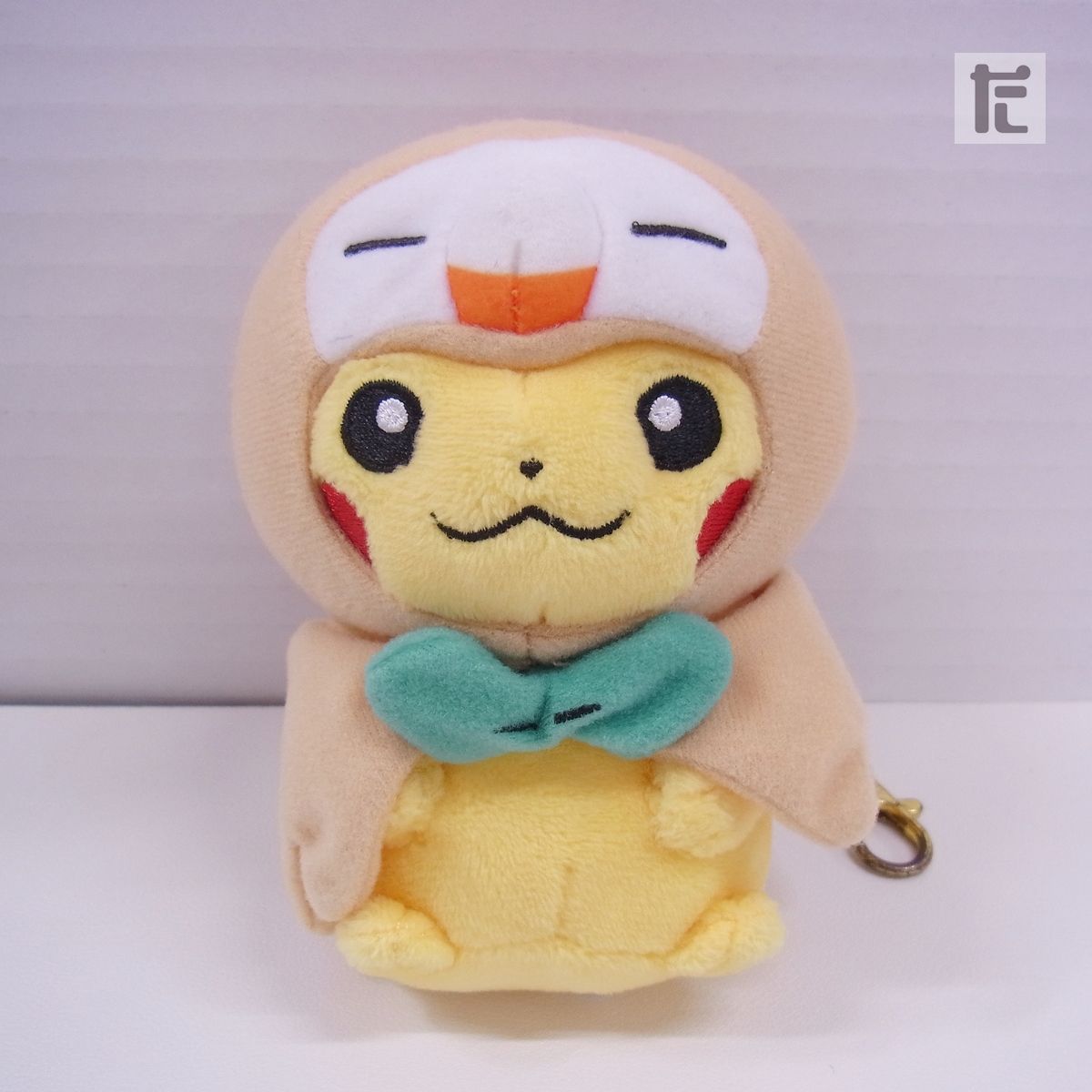ポケモンセンター マスコット モクローのポンチョを着たピカチュウ